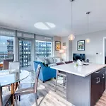 Luxury With Balcony In Seaport Apartment *