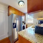Bright 2br In Brookline