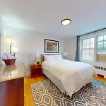 Bright 2br In Brookline *