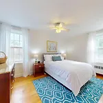 Apartment Bright 2br In Brookline *