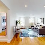 Bright 2br In Brookline Boston