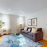 Apartment Bright 2br In Brookline
