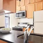 Delightful North End Apt 2Br 2Ba Laundry