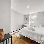 Southie Living By Seaport, Red Line, & Bars Apartment