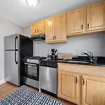 Apartment Easy Commute South 4br 1bth *