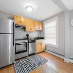 Easy Commute South 4br 1bth Apartment *