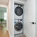 Large Luxury Apartment Near Boston Train