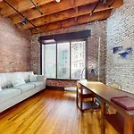 Expansive Back Bay Loft, Sleeps 4, 1B15B