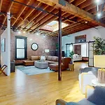 Expansive Back Bay Loft, Sleeps 4, 1B15B