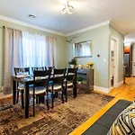 Renovated 4Br3Ba Escape - Near Public Transportation