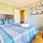 Renovated 4br3ba Escape - Near Public Transportation Apartment *