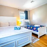 Renovated 4br3ba Escape - Near Public Transportation Apartment *