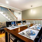 Renovated 4Br3Ba Escape - Near Public Transportation