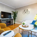 Renovated 4br3ba Escape - Near Public Transportation Apartment Boston