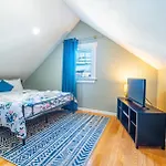 Renovated 4br3ba Escape - Near Public Transportation