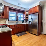 Apartment Renovated 4br3ba Escape - Near Public Transportation