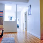 Modern & Spacious 4-Bedroom Apartment In Roxbury