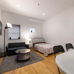 Downtown Retreat Stylish Boston Studio