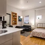 Apartment Downtown Retreat Stylish *