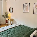 Apartment Chic Living On Newbury Street *