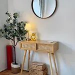Chic Living On Newbury Street Apartment