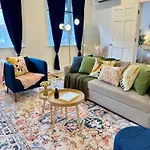 Apartment Chic Living On Newbury Street