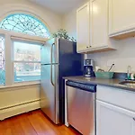 Renovated 1Bed, Steps To Mbta, Shops & Restaurants