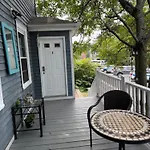 Beautiful 2-bedroom, 2-bath Townhouse Apartment *