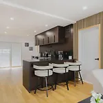 Luxury 3bd Short Walk To Airport