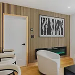 Apartment Luxury 3bd Short Walk To Airport Boston