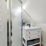 2 Bedroom Loft Apartment In Brighton, Free Parking