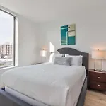 Gorgeous Apt Heart Of Downtown