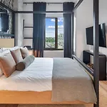 Luxury By Hyatus At Cambridge