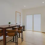 Apartment Lux 3bd Minutes Walk To Airport *