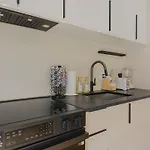 Lux 3bd Minutes Walk To Airport Apartment Boston