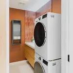 Lux 3bd Minutes Walk To Airport *