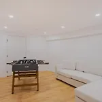 Apartment Luxury 3bd Short Walk To Airport *