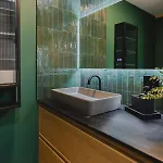 Luxury 3bd Short Walk To Airport Boston