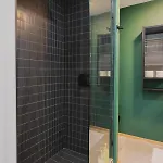 Luxury 3bd Short Walk To Airport Apartment *