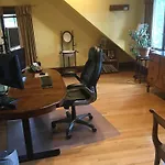 Spacious 4 Bedroom Victorian In Holiday home *
