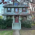 Spacious 4 Bedroom Victorian In Holiday home