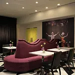Courtyard By Marriott Downtown