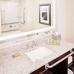 Doubletree By Hilton Bayside Hotel