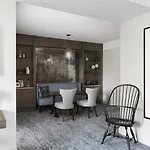 The Ritz-carlton,