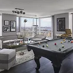 Hotel Aka Common