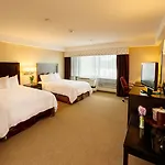 Hampton & Crosstown Center Hotel 3*