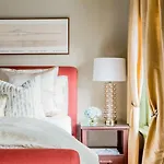 Clarendon Square 4* Boston