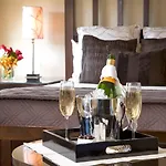 Clarendon Square Bed & Breakfast 4*