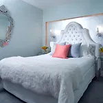 Clarendon Square Bed & Breakfast 4*