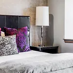 Clarendon Square Bed & Breakfast